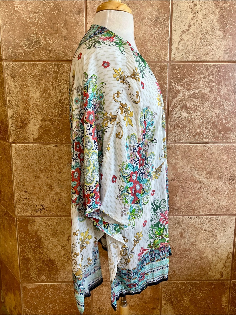 A & A Clothing Inc Floral Print Kimono Jacket - White Multicolor- NWT, Sz 2X - Picture 2 of 11